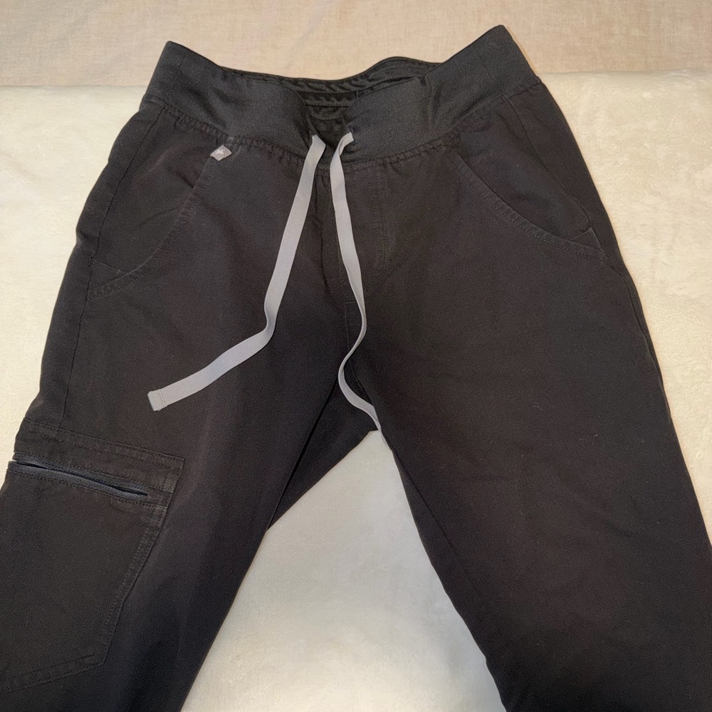 FIGS Zamora Scrub Pants